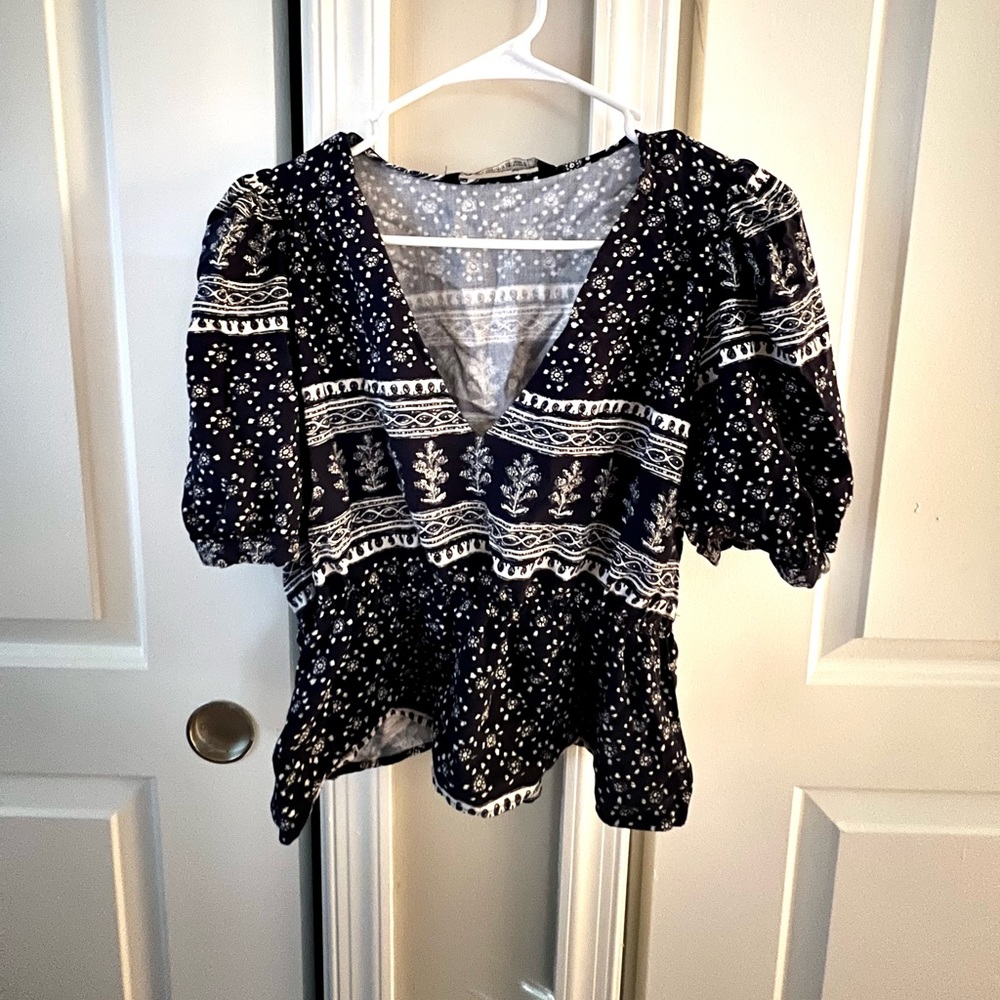 Half sleeve navy and white blouse
